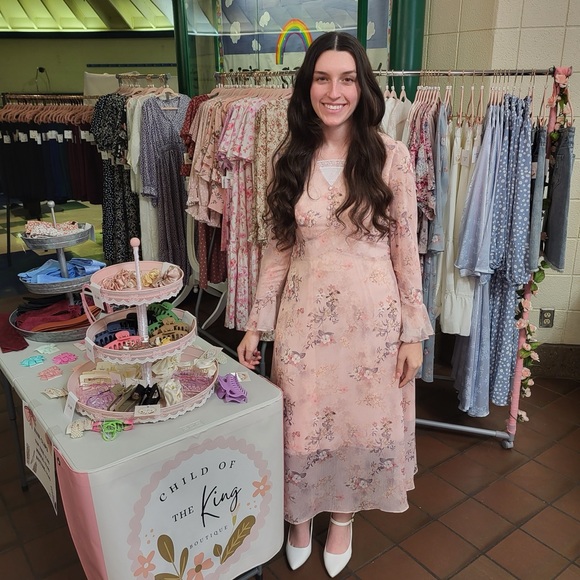 Meet your Posher, Morgan 💕 - Picture 3 of 3